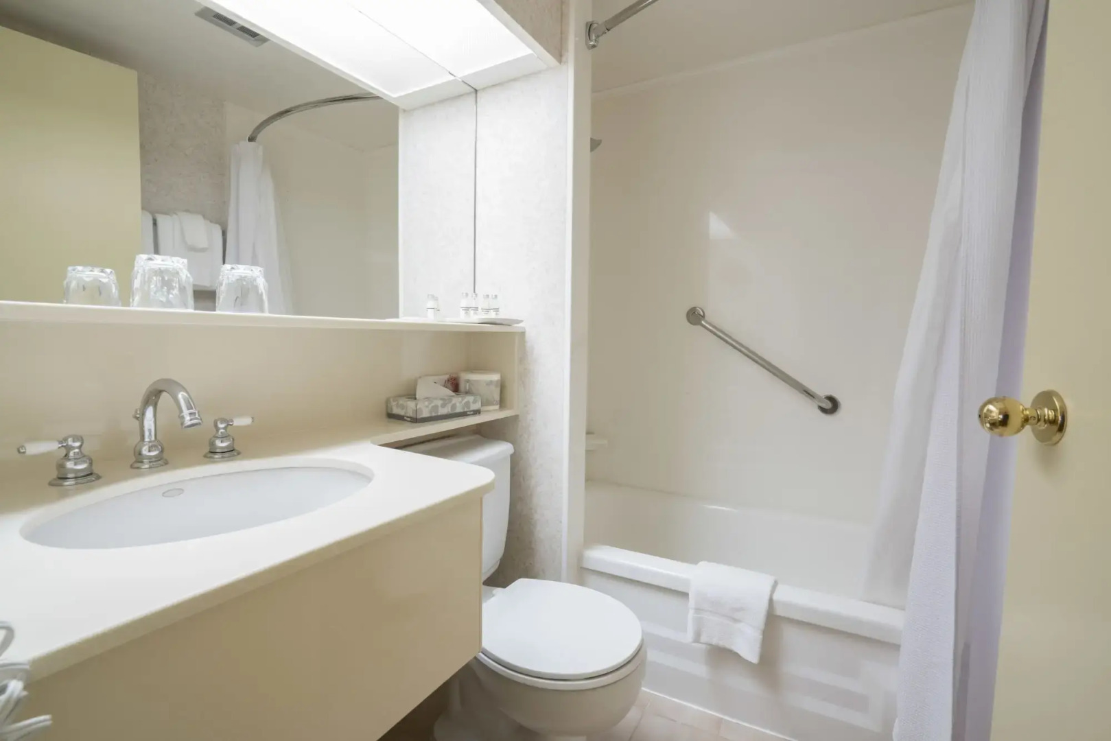 Royal Scot Hotel & Suites