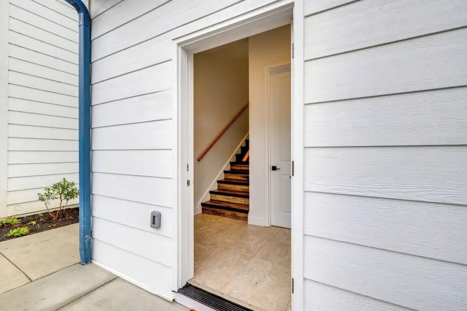 Walk to Marina: Tillamook Bay Apt w/ Water Views!