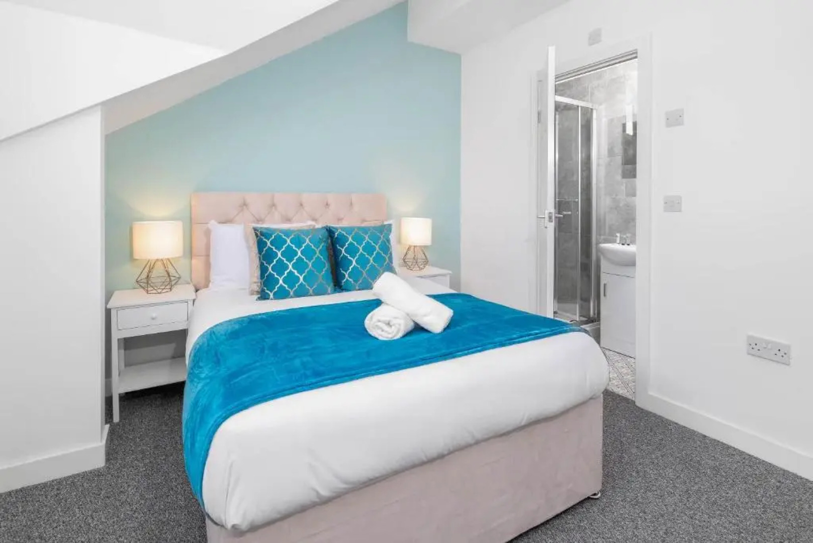 Luxury Six En-Suite Bedroom Apartment - Smart TV's - WIFI - TOP RATED