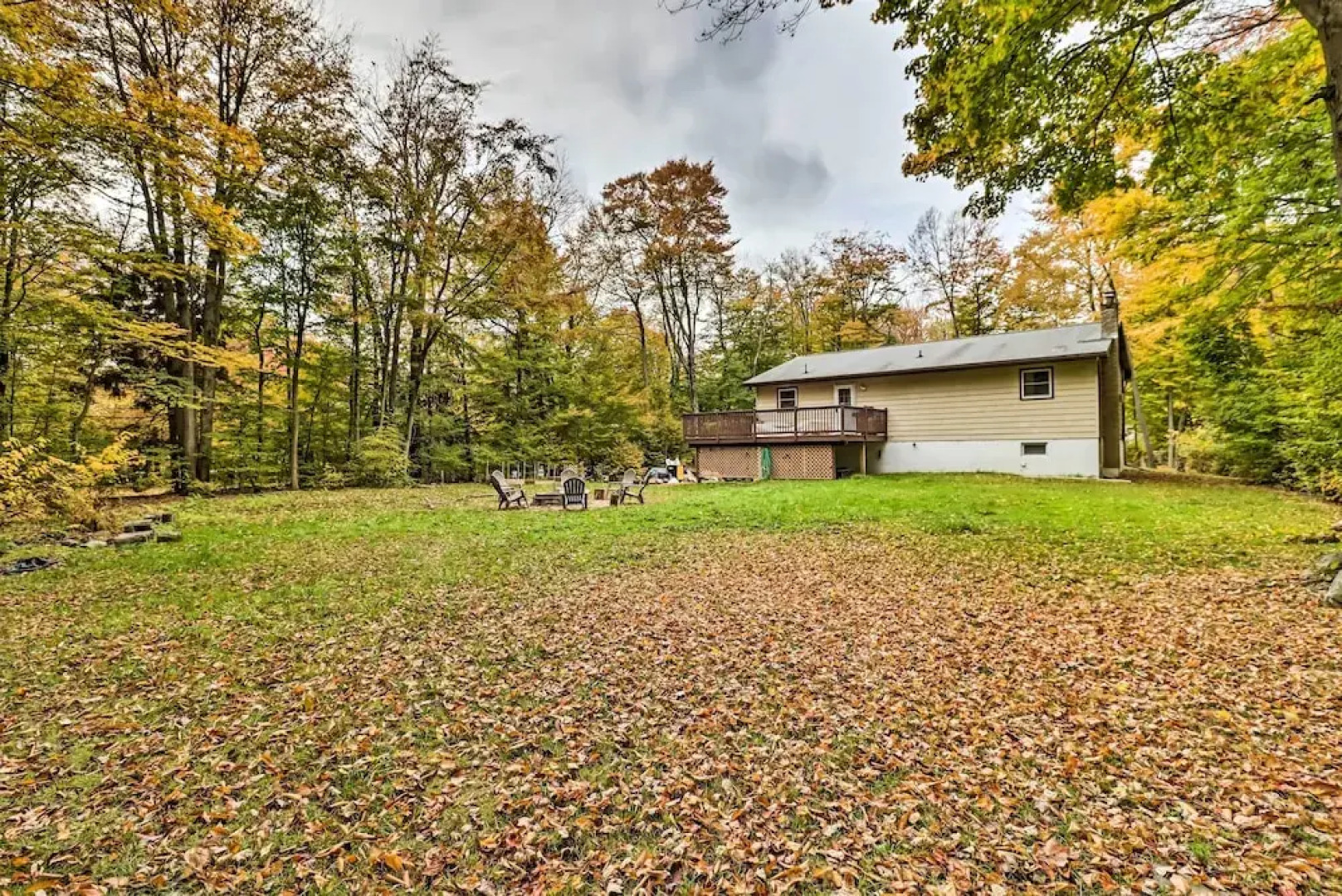 12 Mi to Camelback Ski Resort: Home w/ Decks!