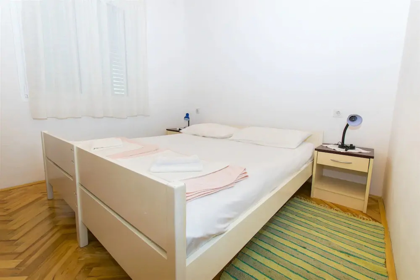 Apartment and Rooms Tina