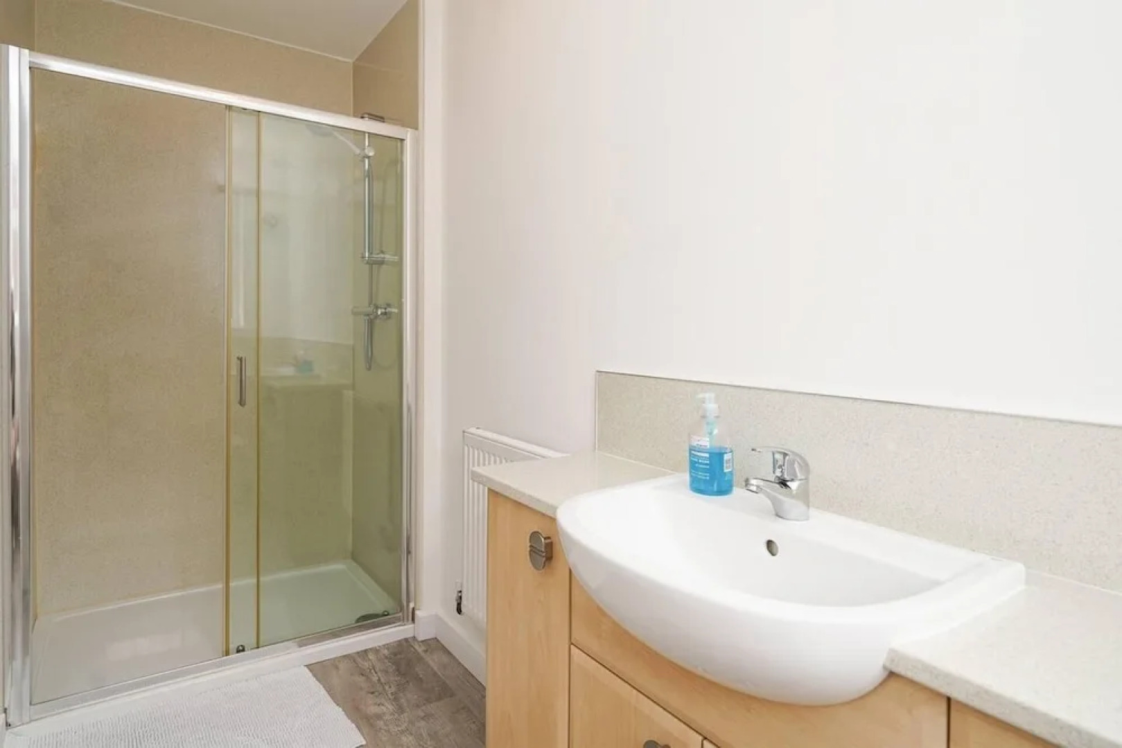 House With Hottub, Sauna & Pool Table