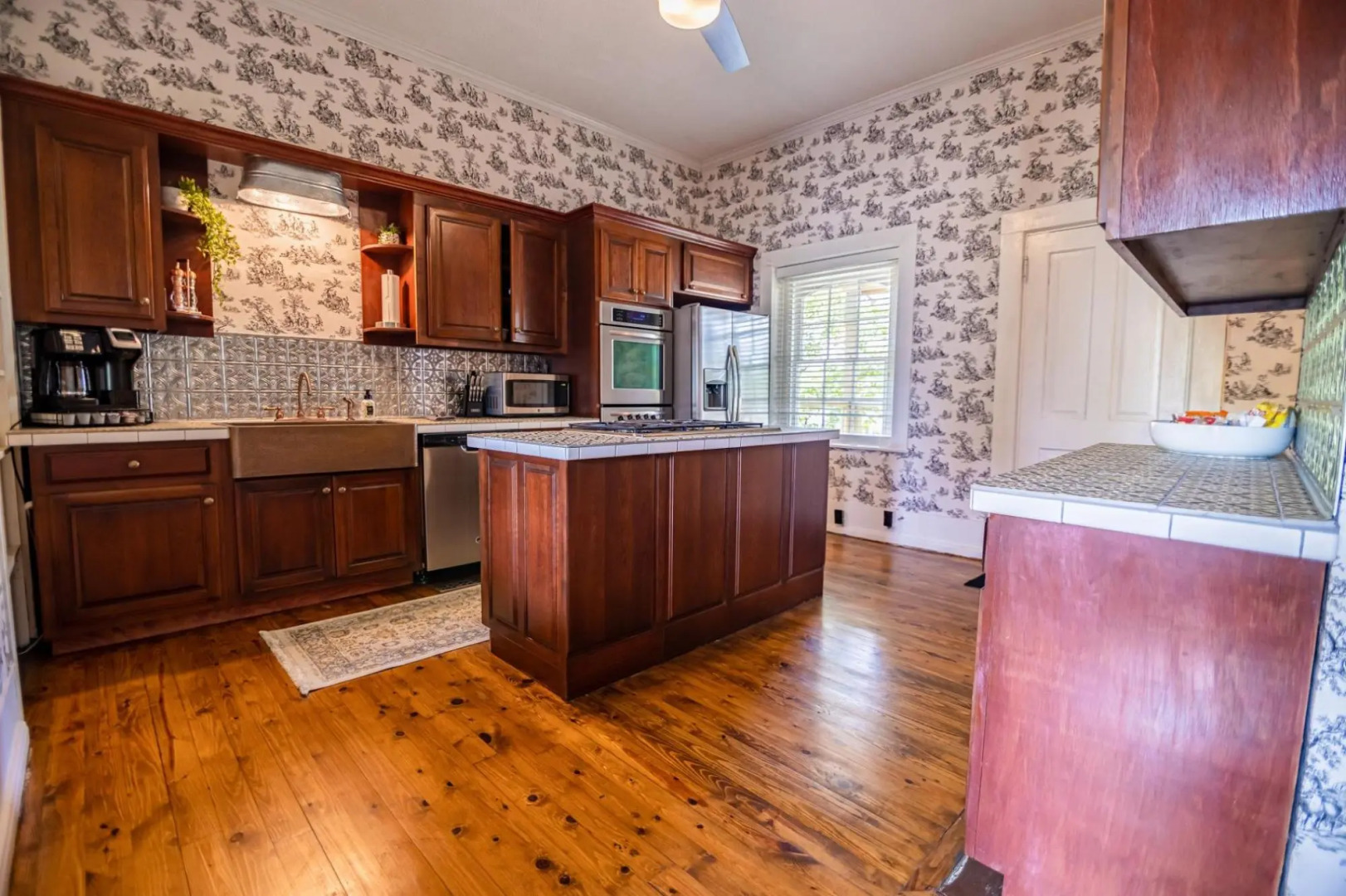 The Manor 1885 Altamont