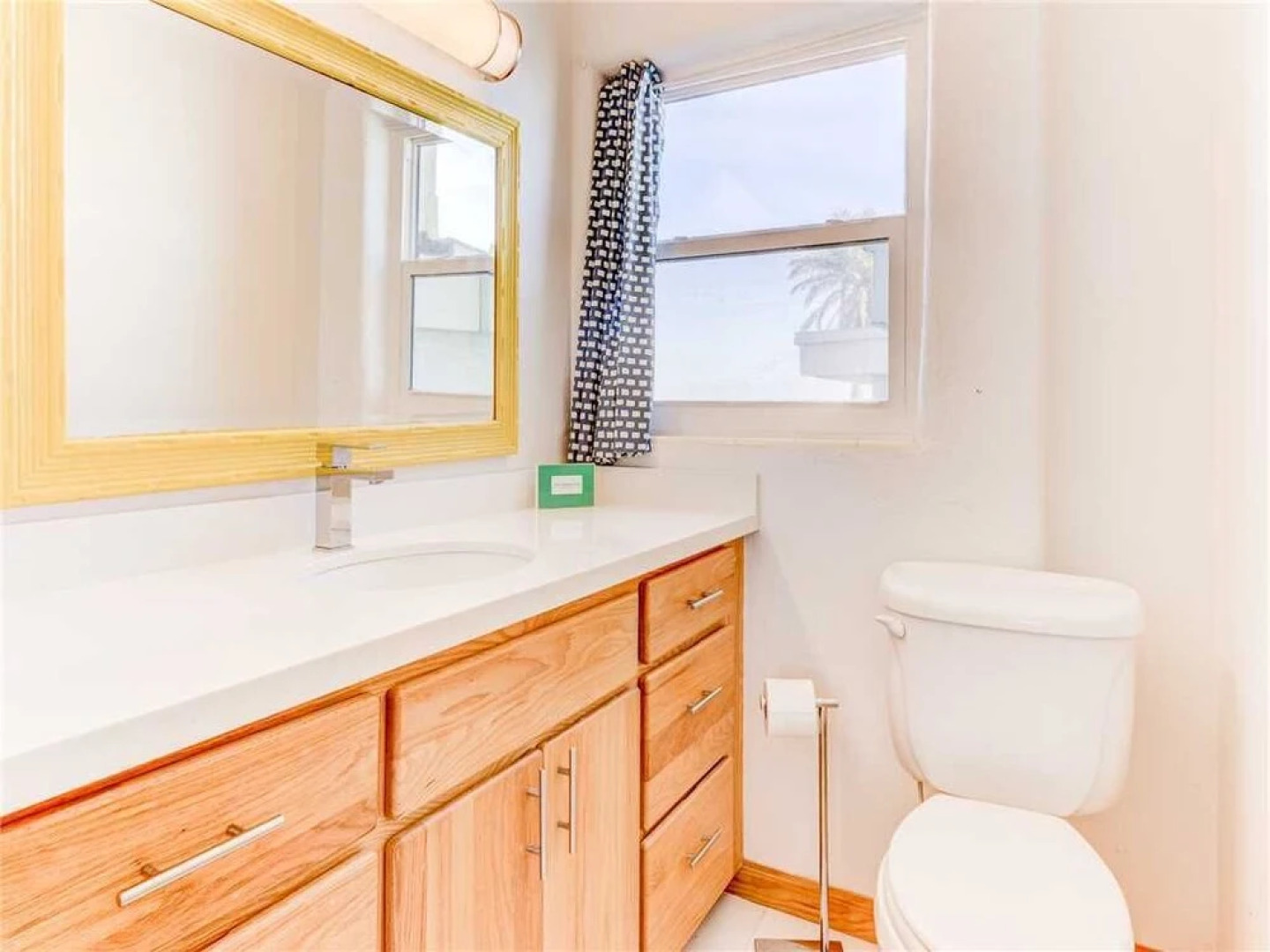 Sunshine House - Three Bedroom Home