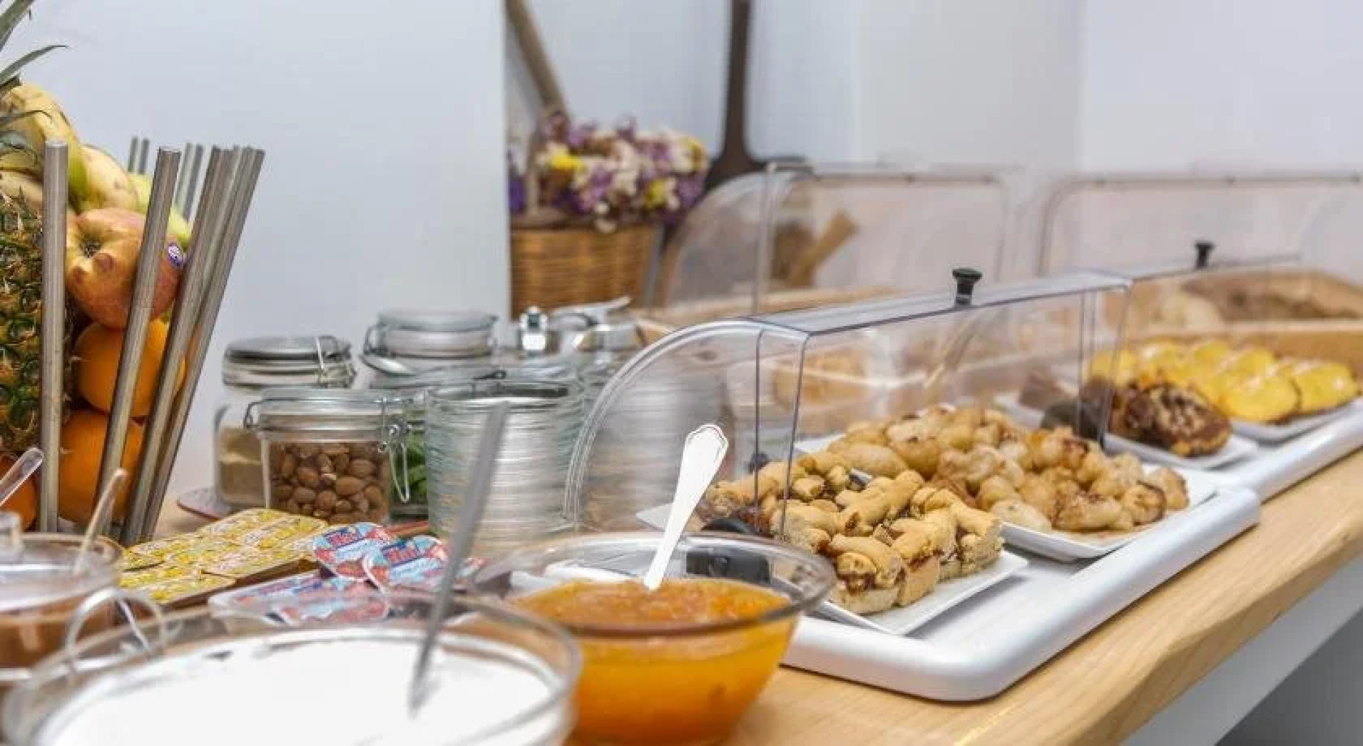 Jason Studios & Apartments