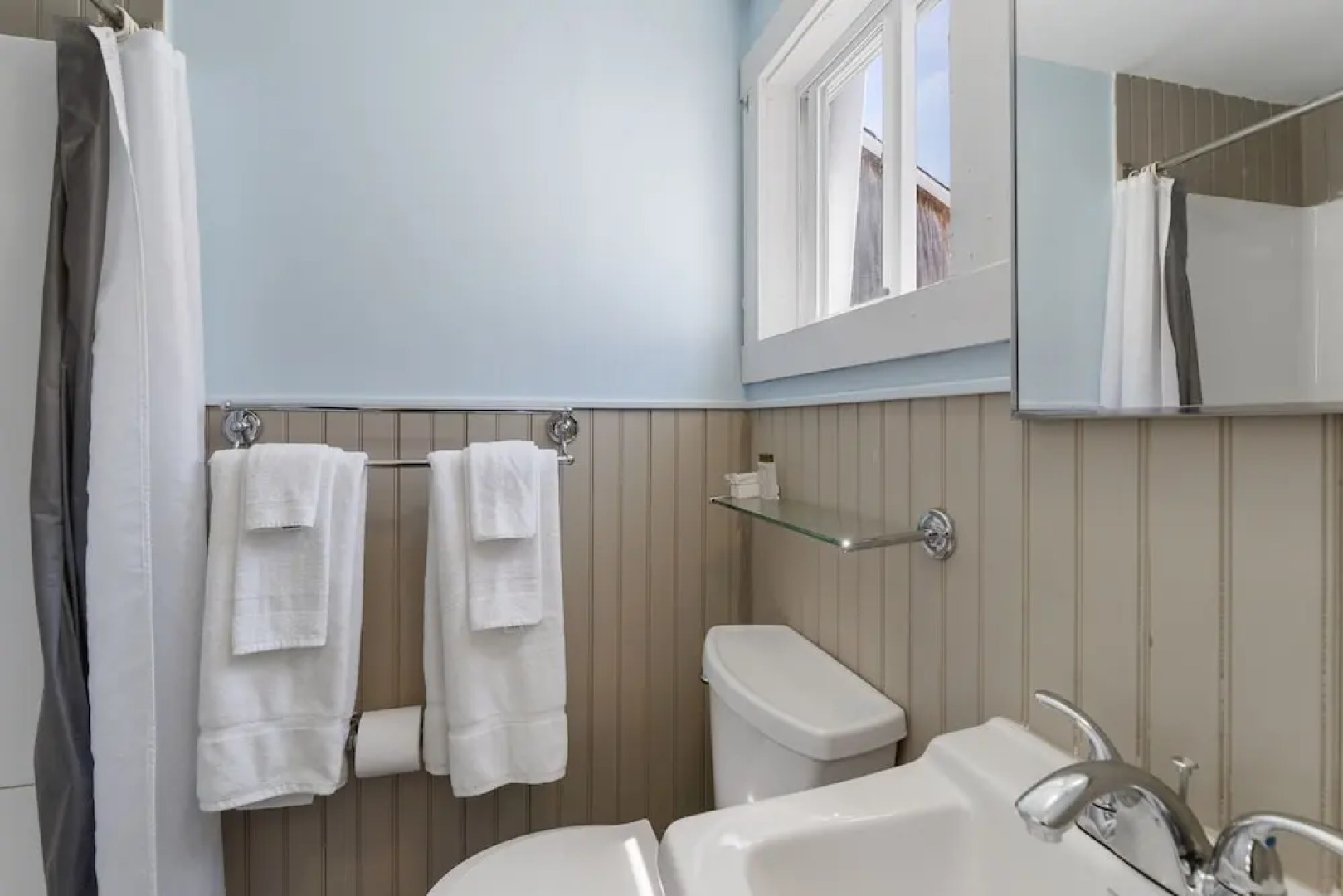 The Beaches Motel and Cottages