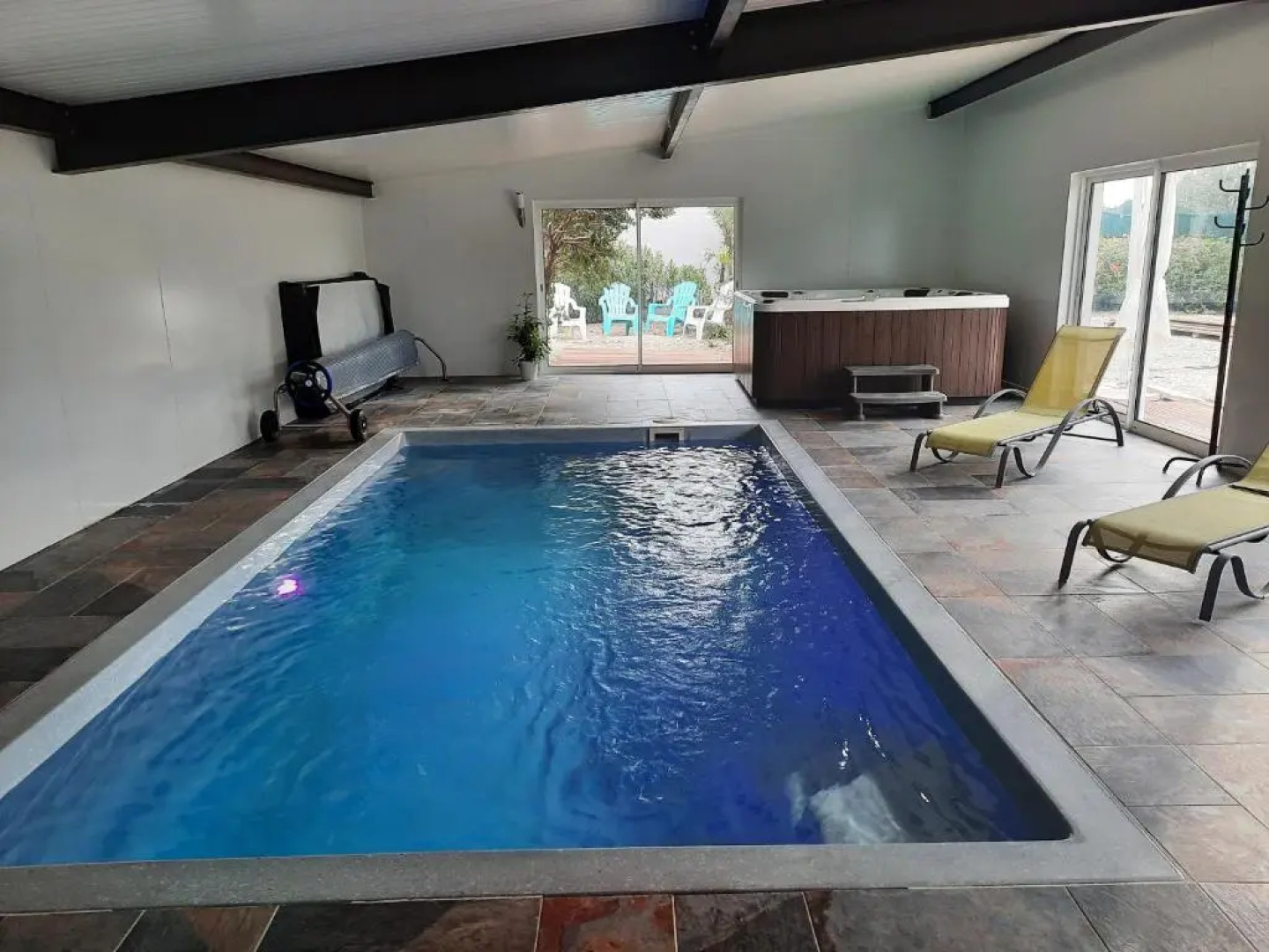 La ptite adresse Love Room 150 M2 Piscine Intérieure chauffé Privée & Spa Privée Parking Gratuit