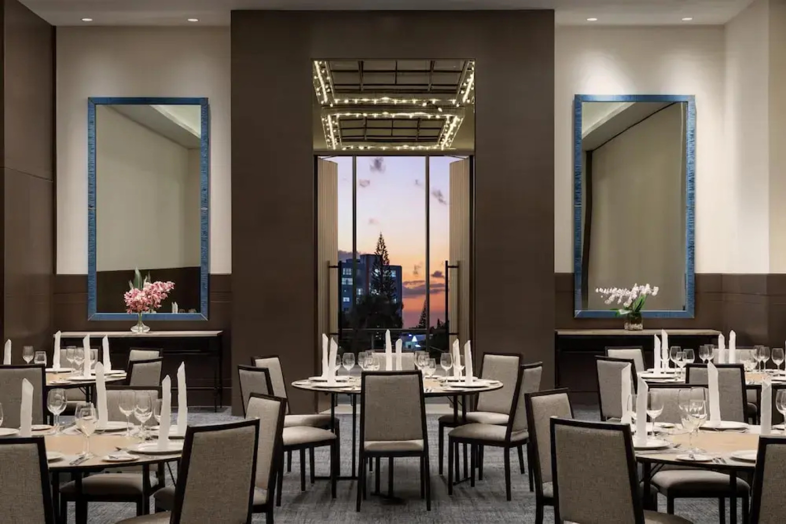 Hotel Santiago, Curio Collection by Hilton