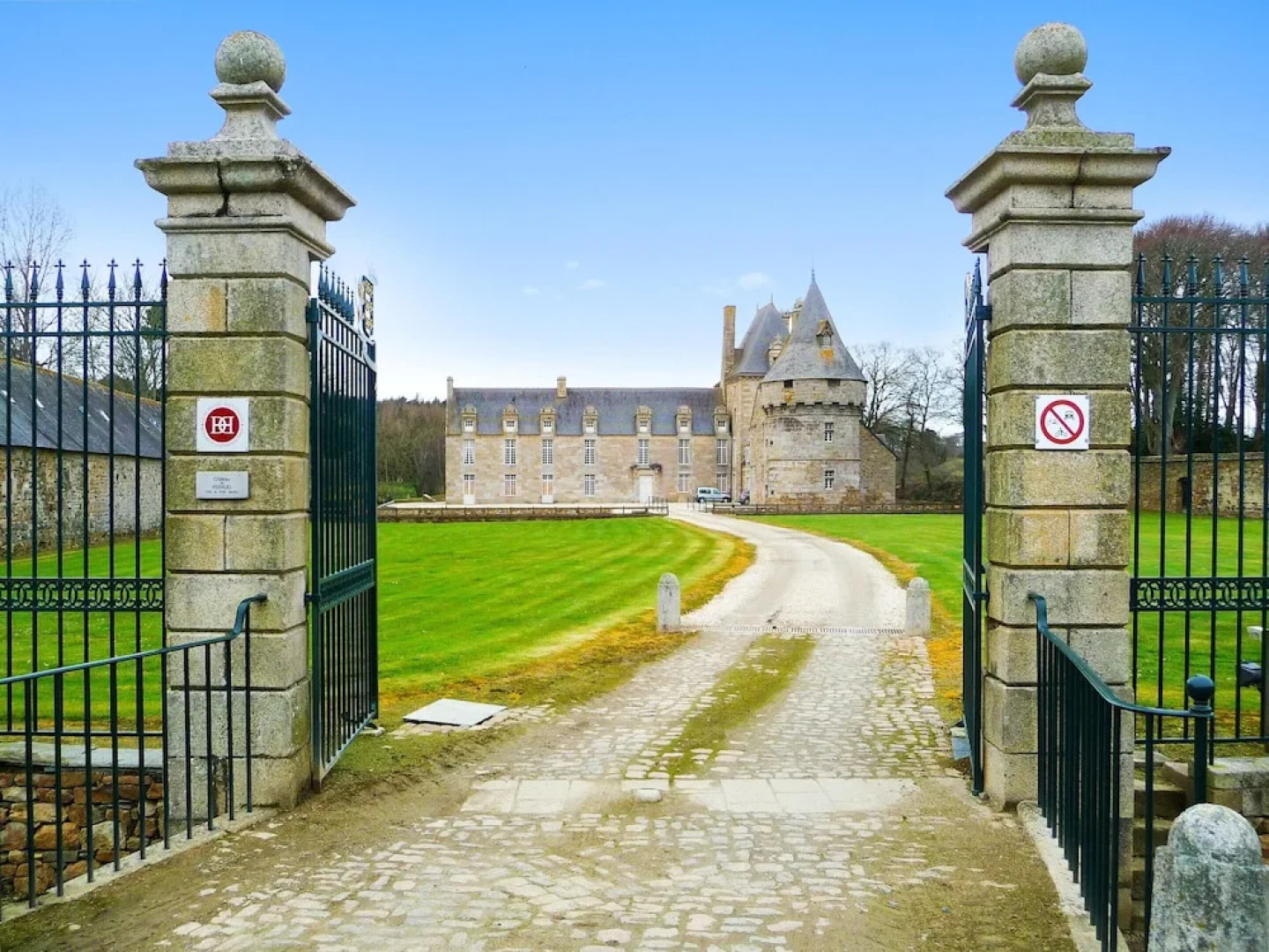 House With 5 Bedrooms in Plougrescant, With Furnished Garden - 2 km Fr