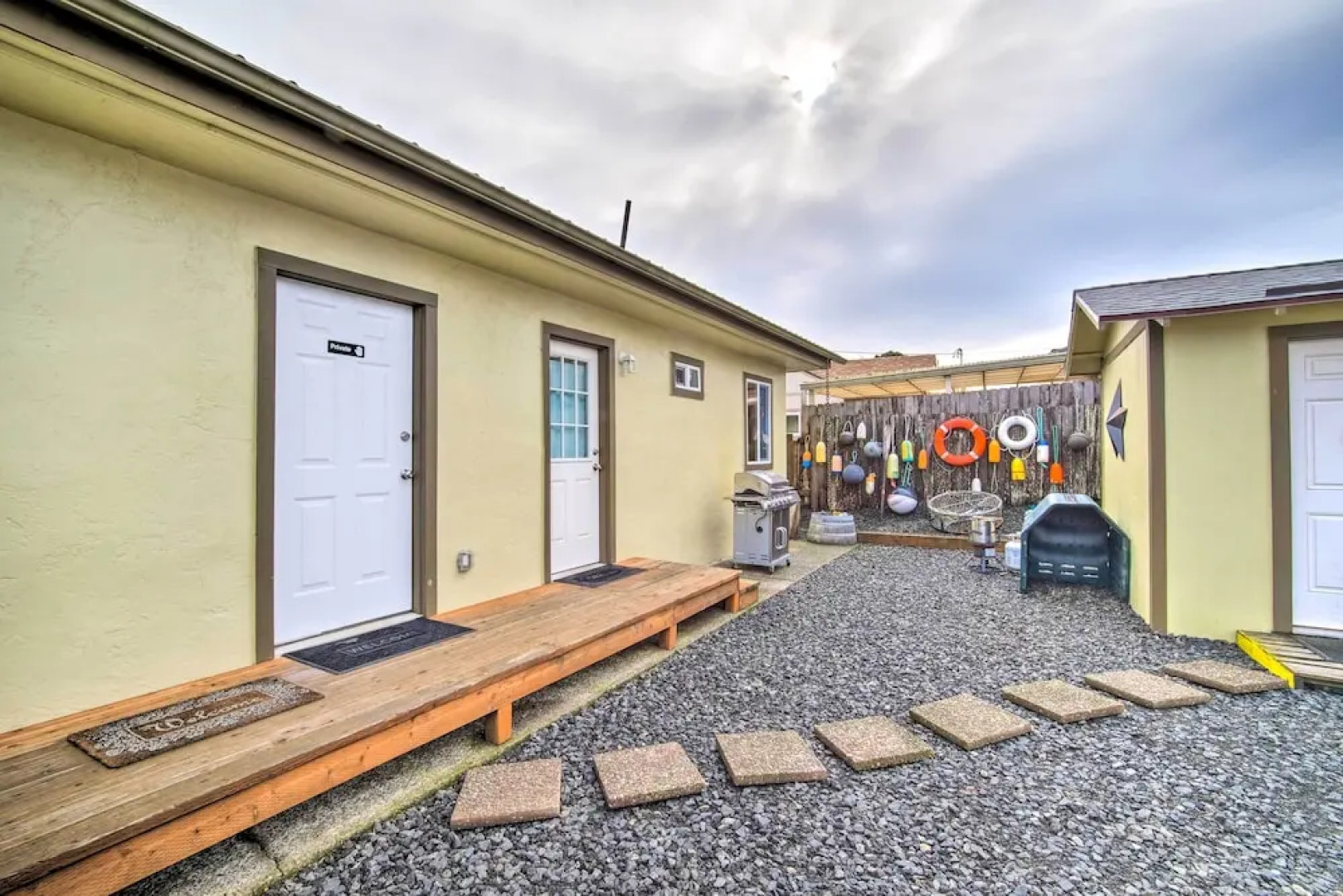 Winchester Bay Apt Near Dunes & State Parks!