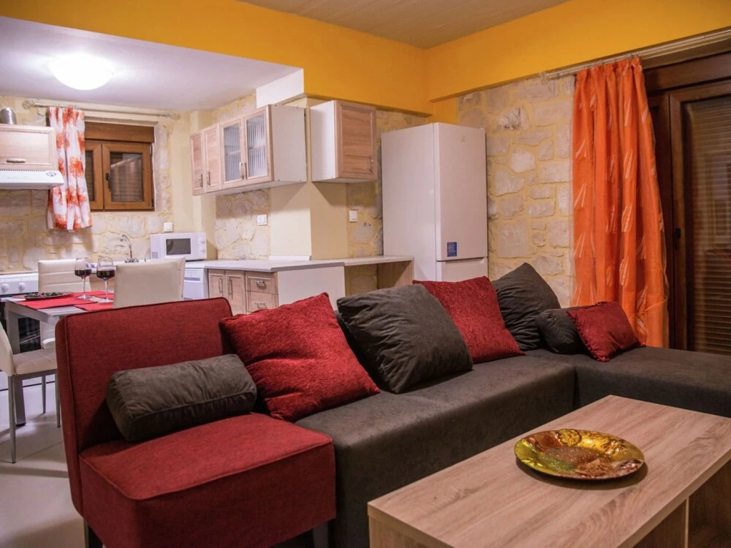 Beautiful new Stone Villa, Large Private Pool, Privacy, View of bay Bali, NW