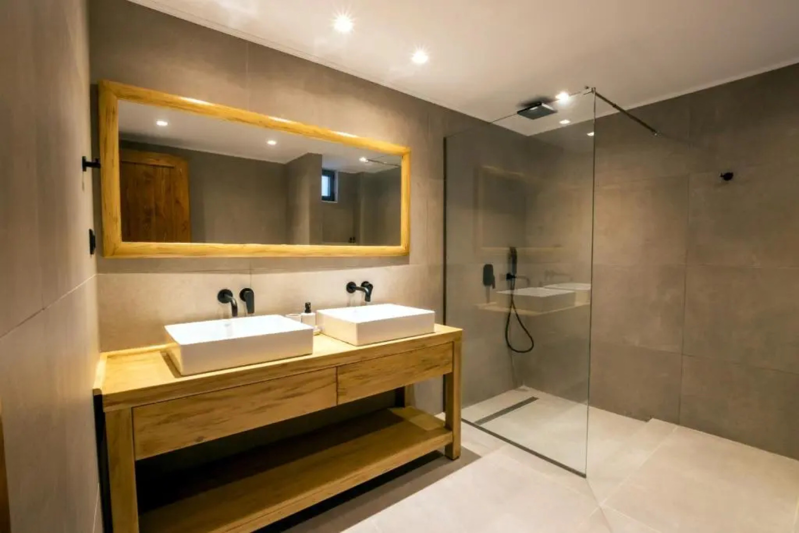 Cato Agro 4, Seafront Villa with Private Pool