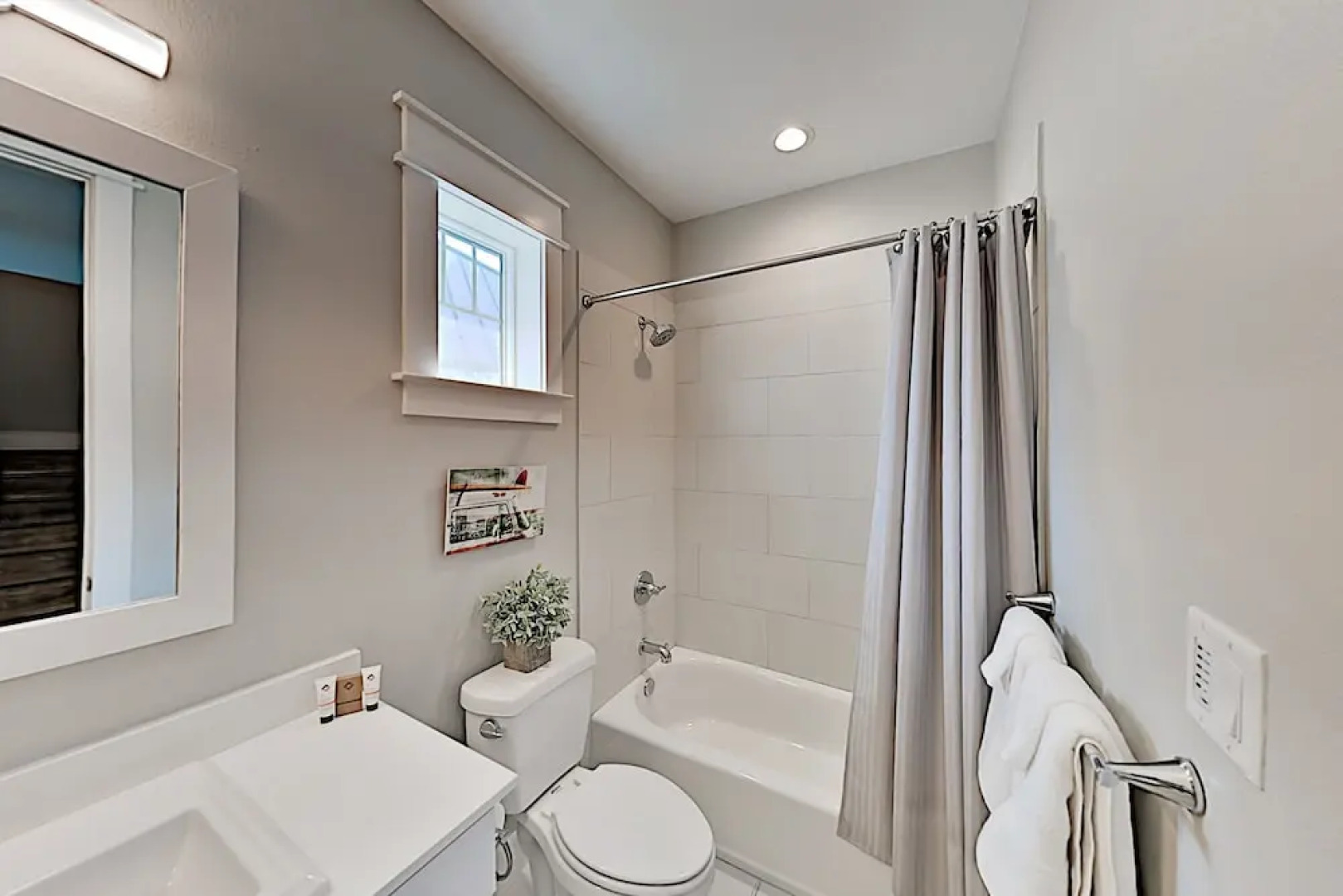 Modern Nautical Bayside W/ Infinity Pool 3 Bedroom Condo