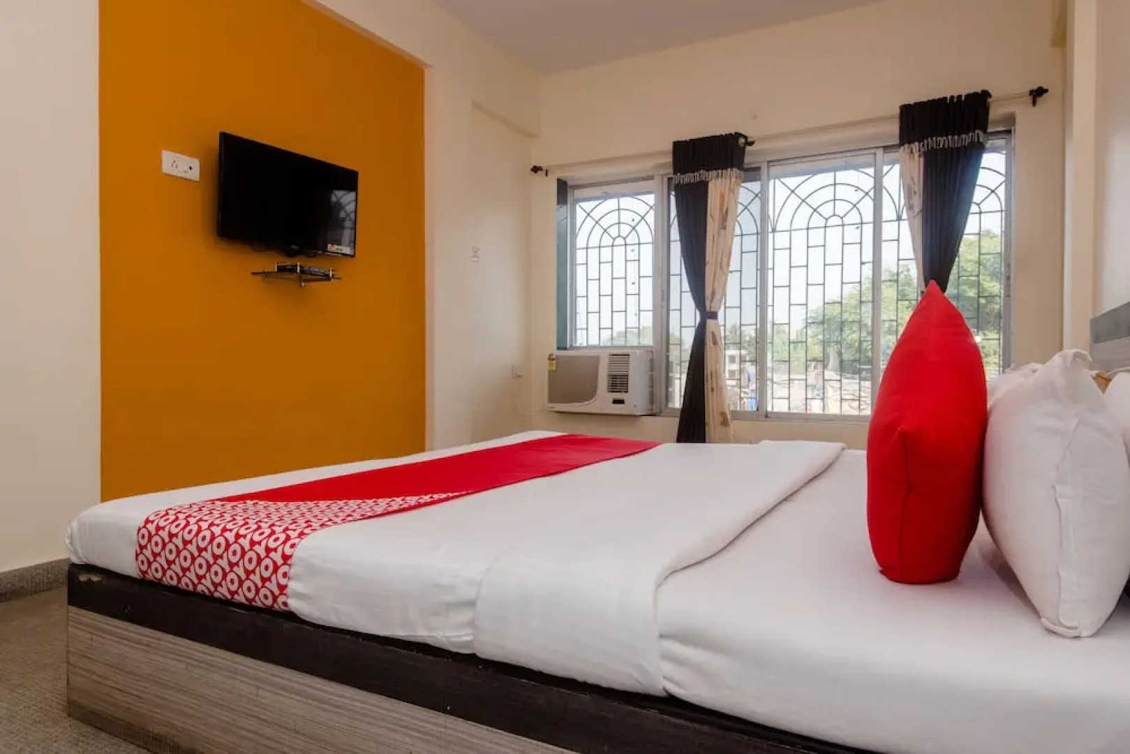 Hotel Paras By OYO Rooms