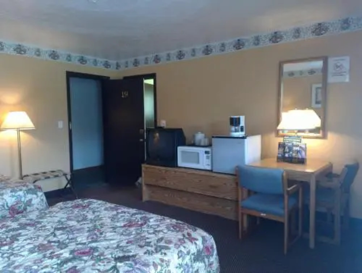 Colonial Inn Mercer-grove City