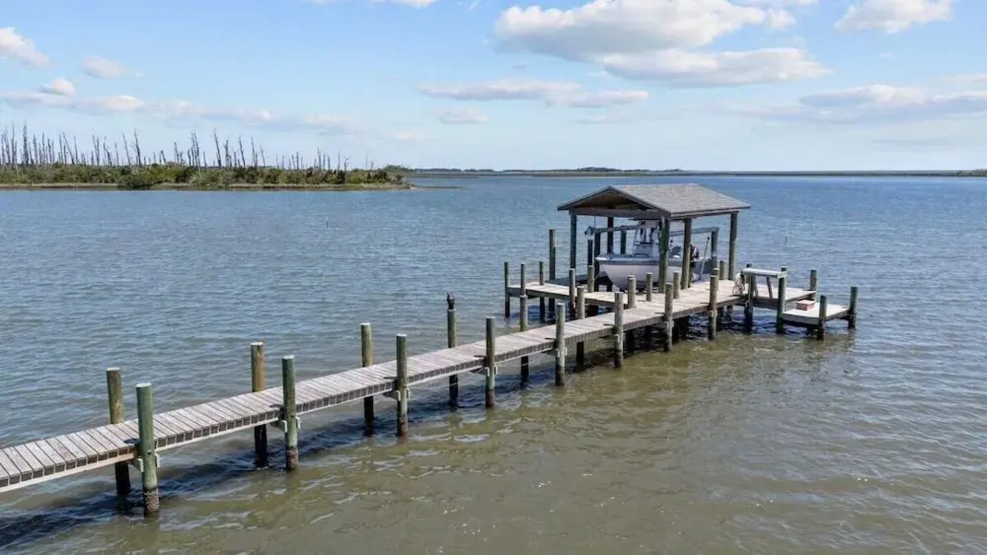 Sunrise Sound Cottage 3 Bedroom Home by RedAwning