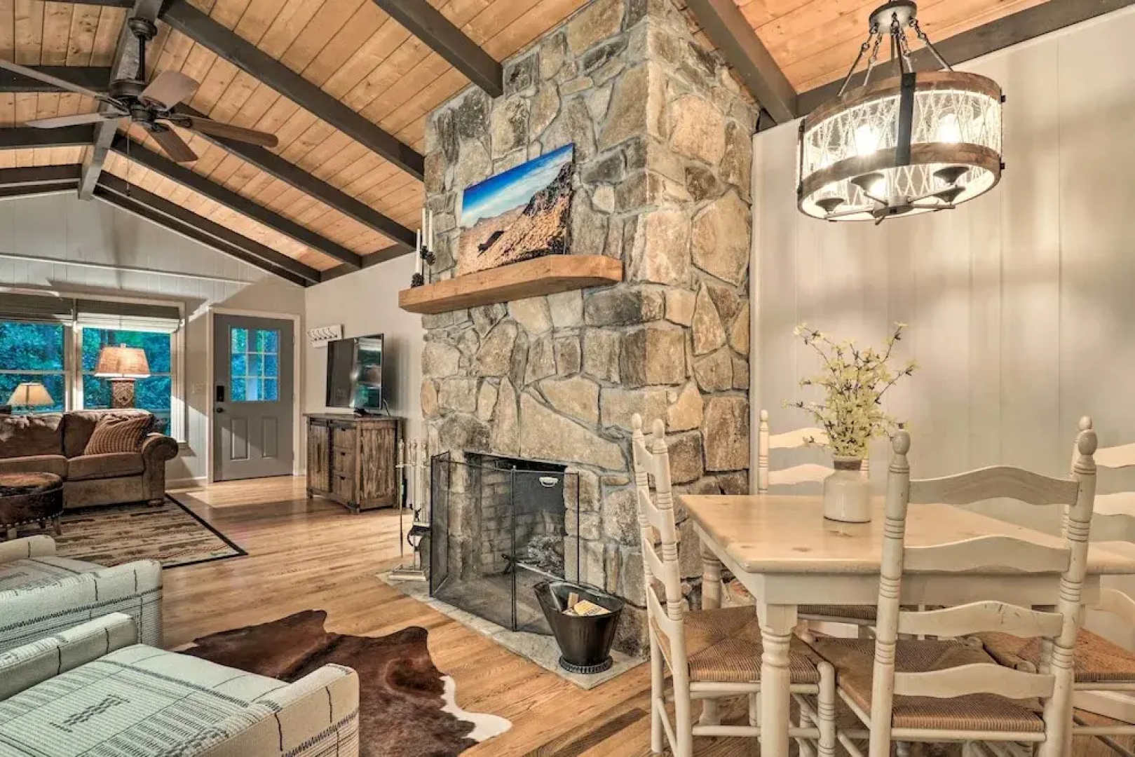 Updated Highlands Cottage w/ Deck + Fireplace!