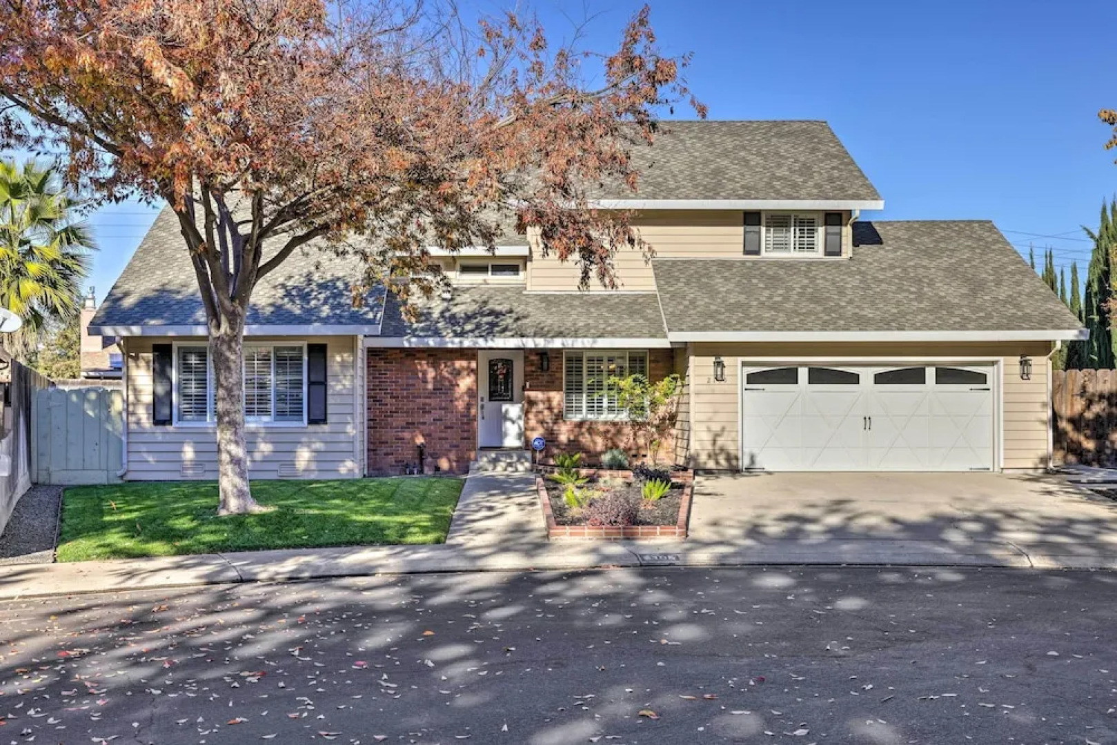 Modesto Home w/ Deck - 2 Mi to Vintage Faire Mall