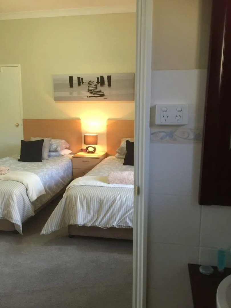 The Nosh and Nod - Howick Street