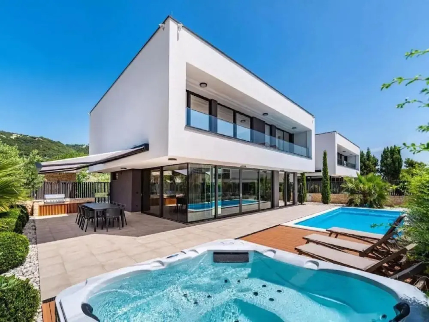 Villa Alpha - Four Bedroom Villa With Swimming Pool