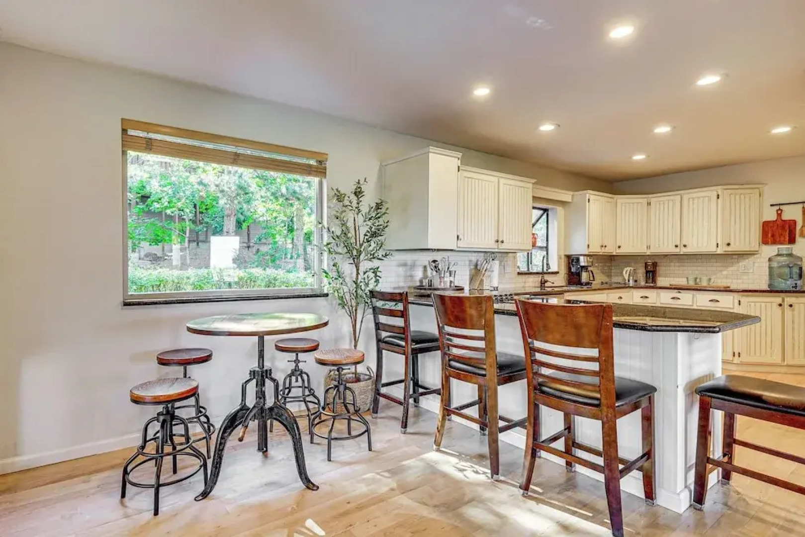 Hot Tub & Mtn Views: Charming Utah Canyon Retreat