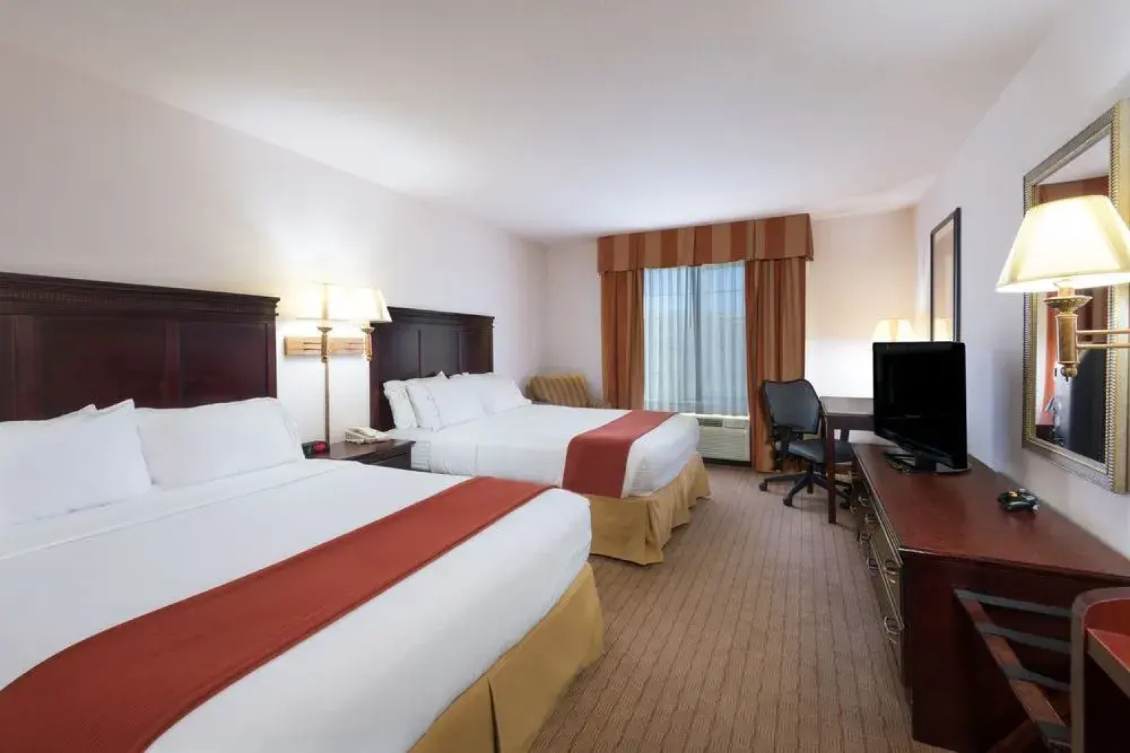 Holiday Inn Express & Suites Evanston