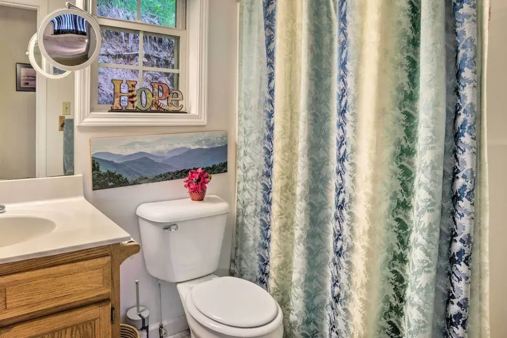 Bring a Pet: Cozy Burnsville Cottage w/ Fire Pit!