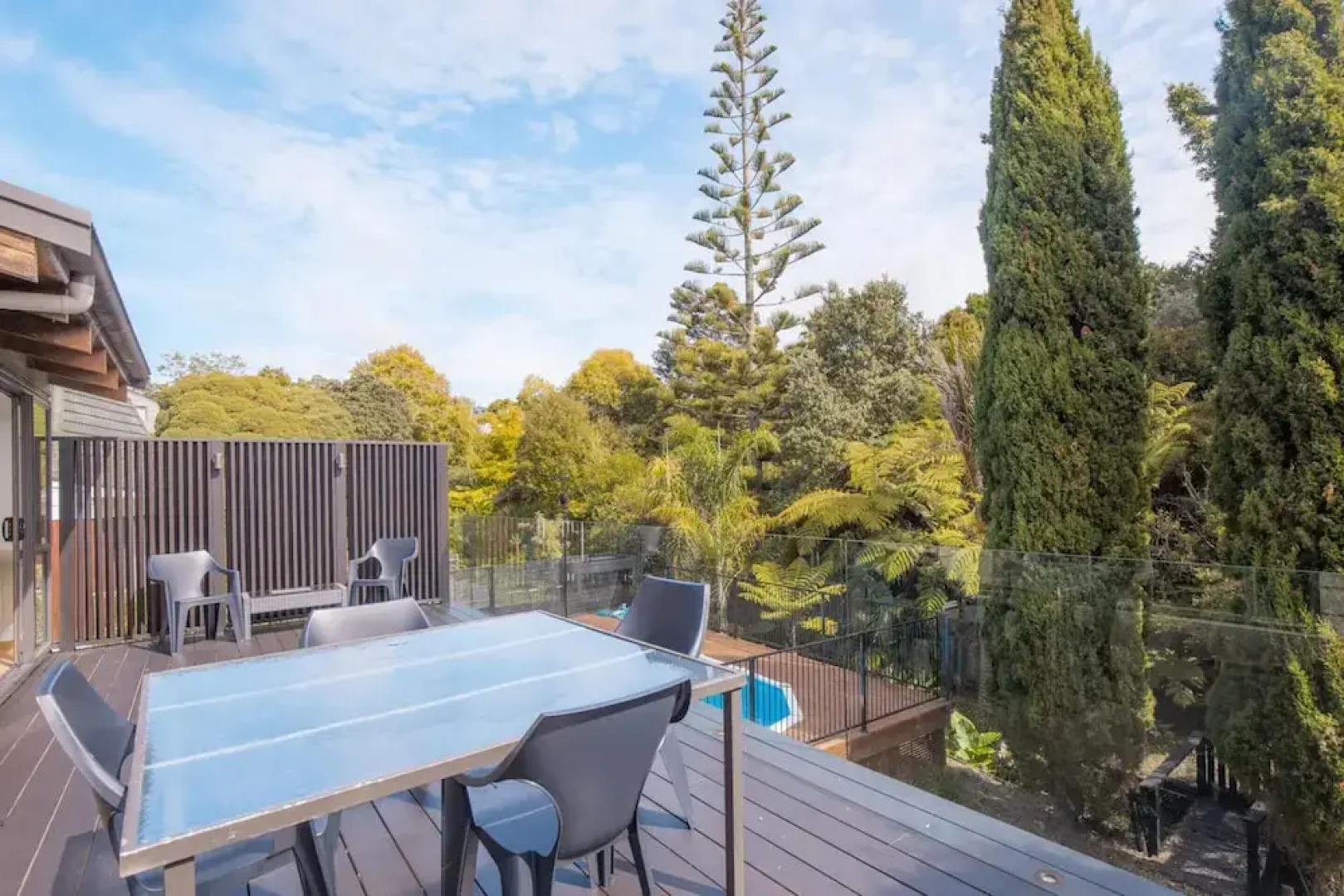 Modern 4 Bedroom Family Home With Pool