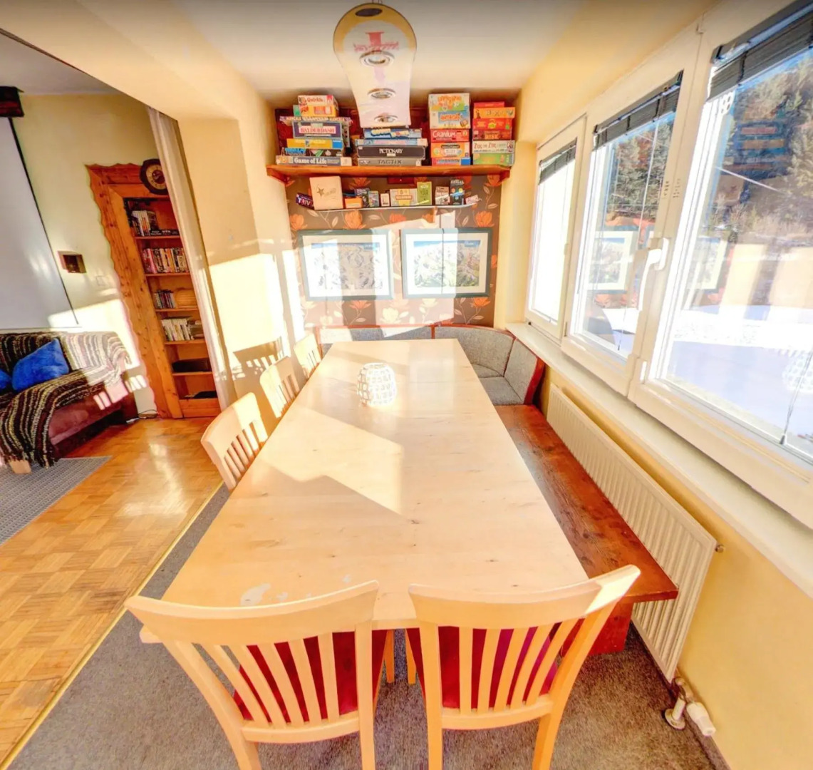 DMG - 'Funky First Floor' Unique Mountain Apartment