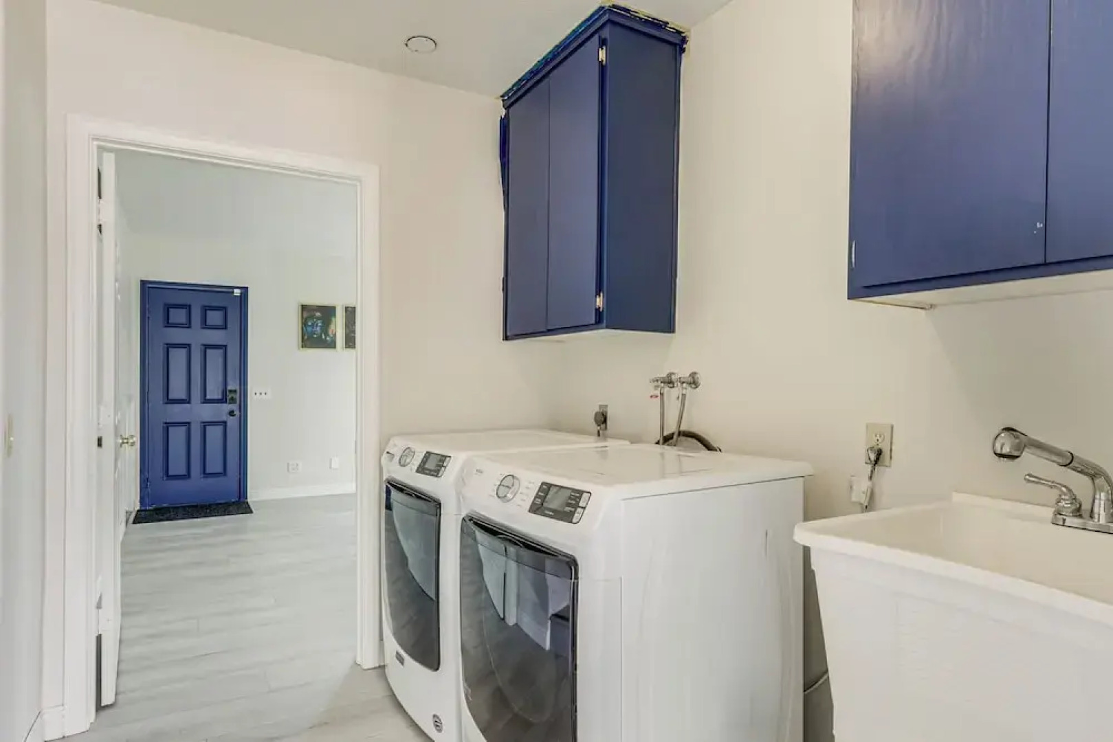 'the Maharaja Retreat' w/ Hot Tub & EV Charger!