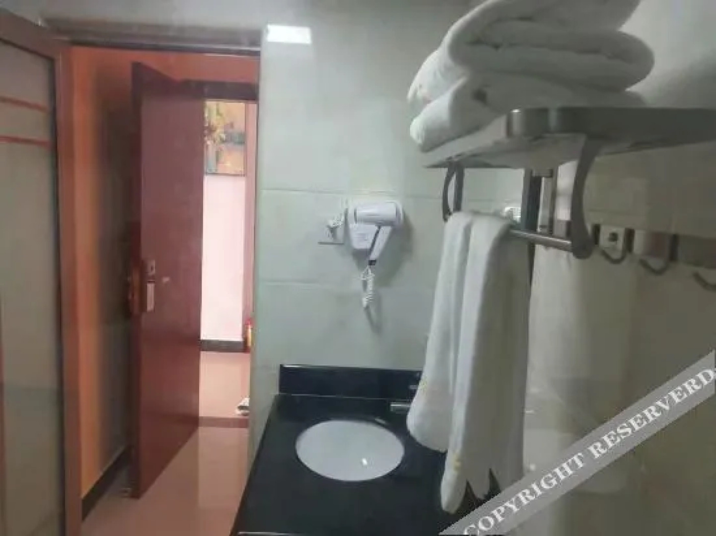 Longxing Business Hotel (Yangchun Railway Station Branch)