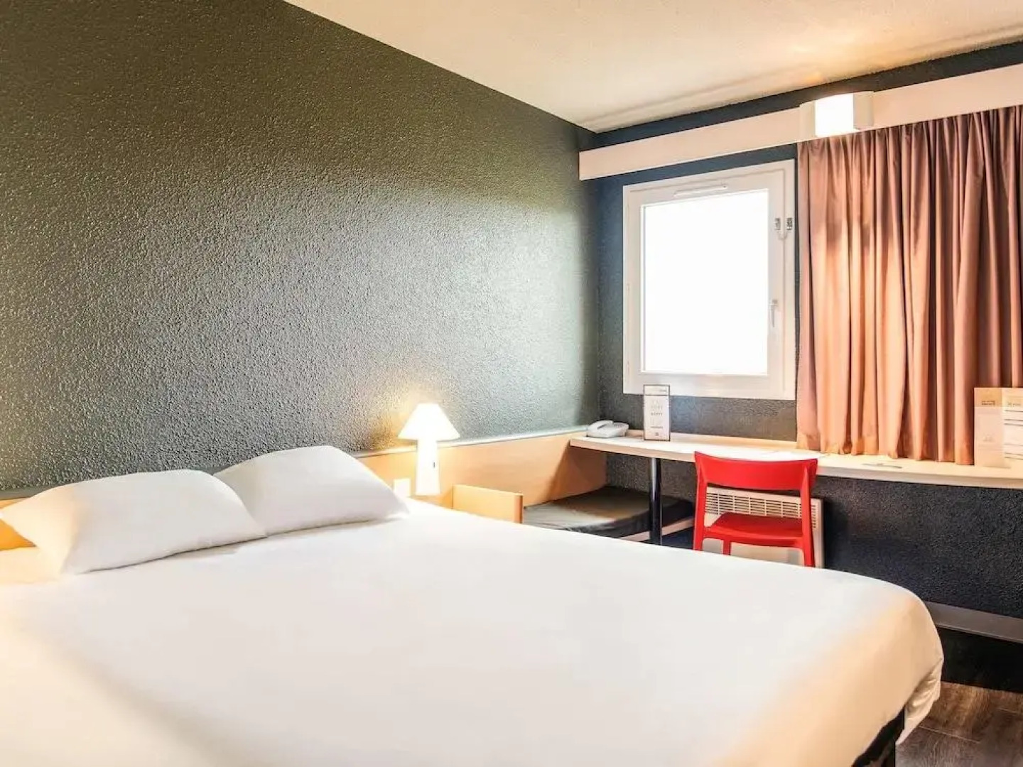 ibis Falaise Coeur de Normandie