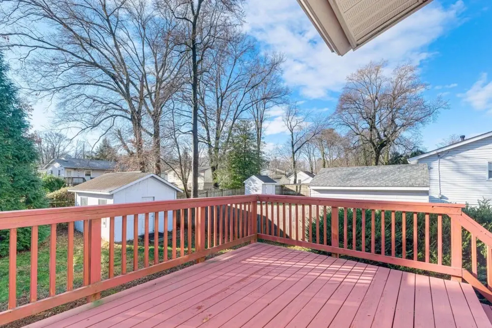 Backyard + Deck: Family-friendly Lorton Home!