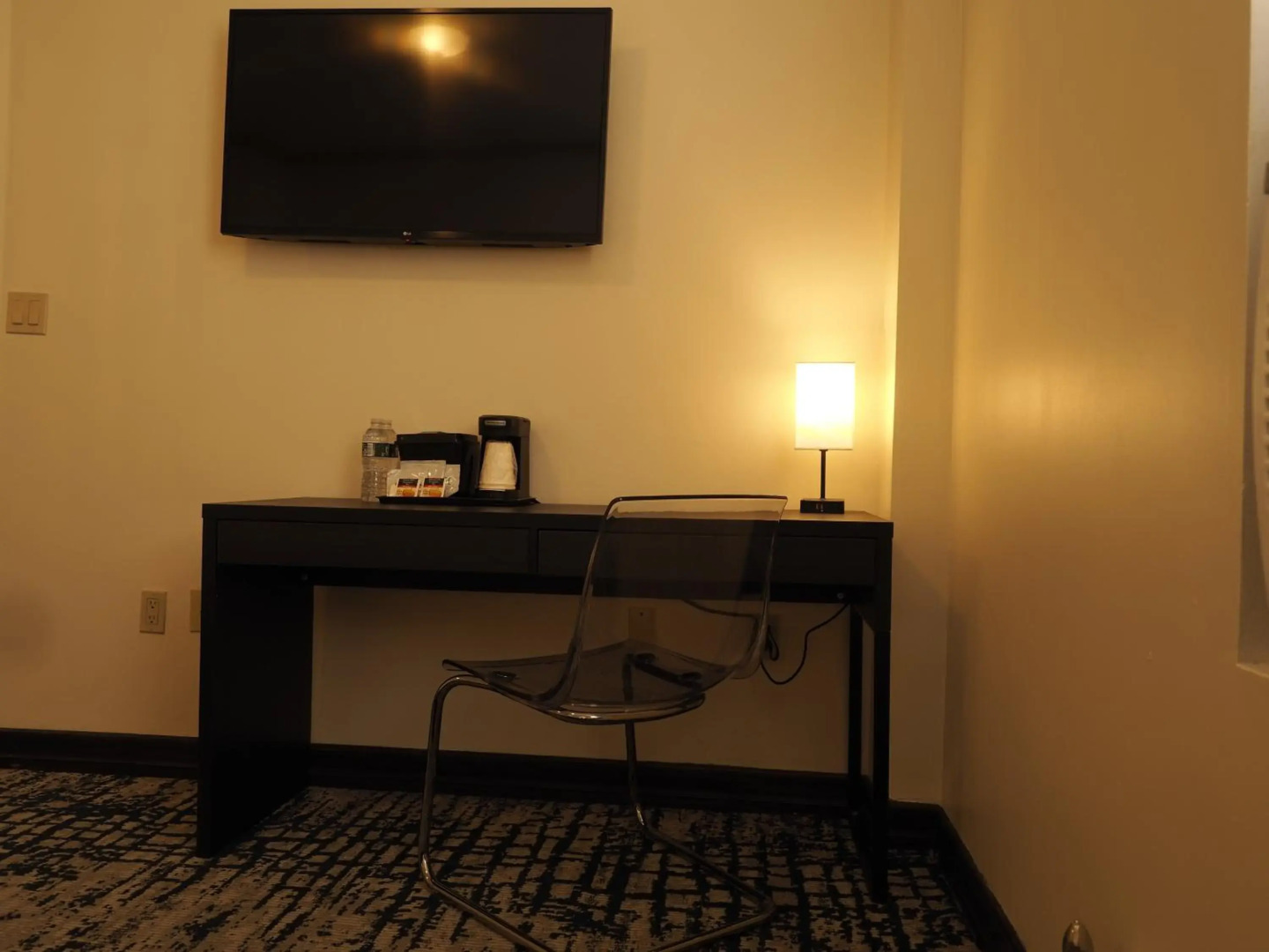 Night Hotel Broadway