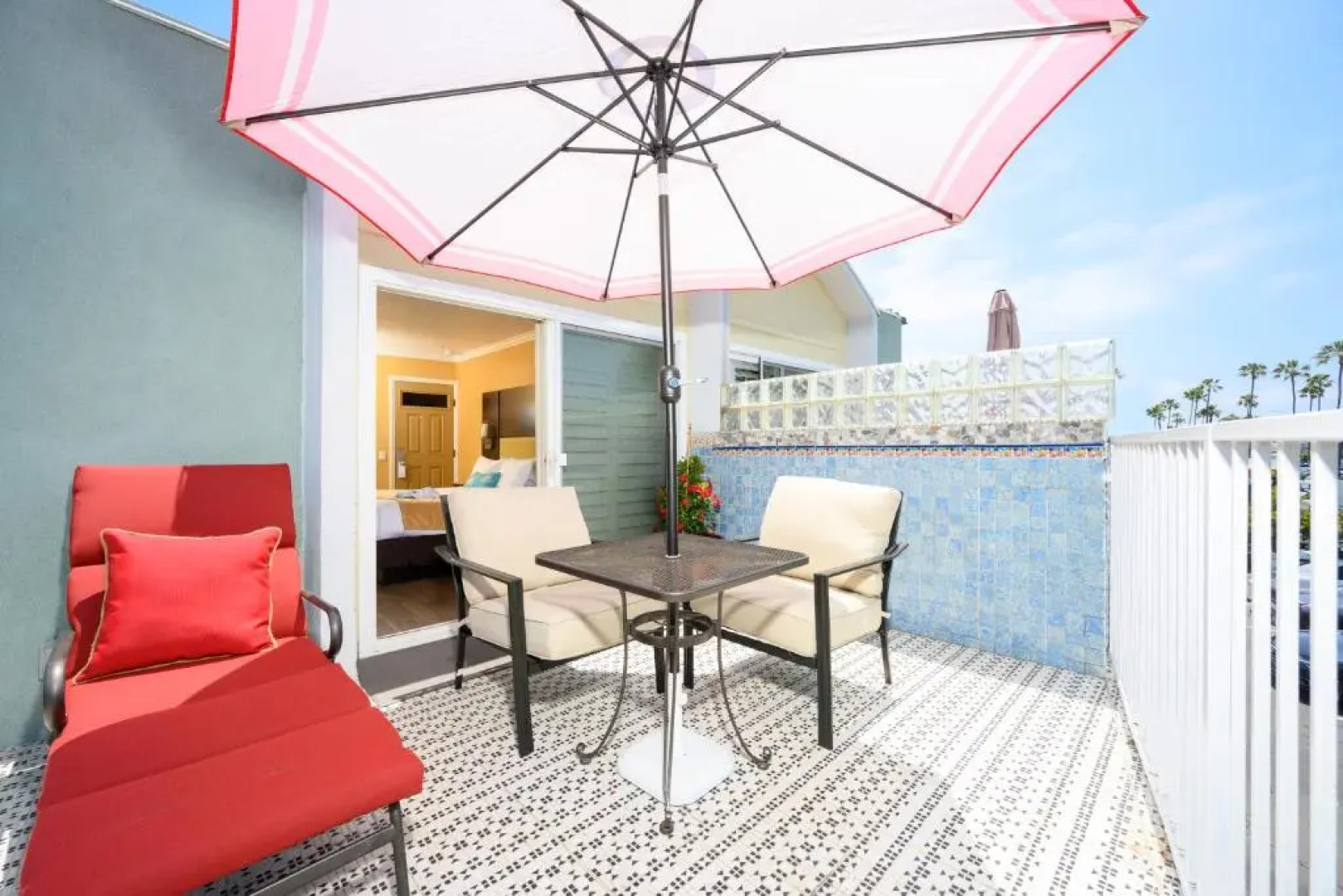 Little Inn By The Bay Newport Beach