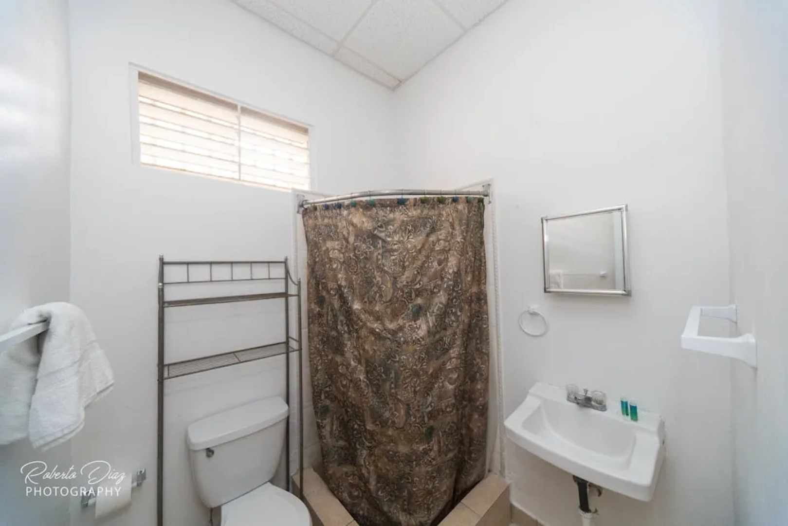 Henry's GuestHouse - Hostel