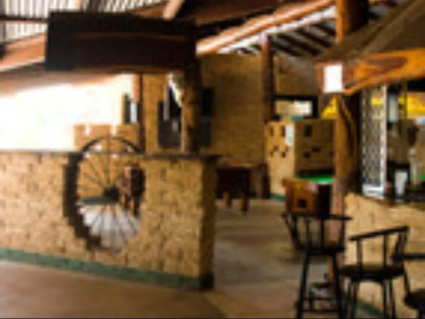 Lazy Lizard Tavern and Caravan Park Cabins