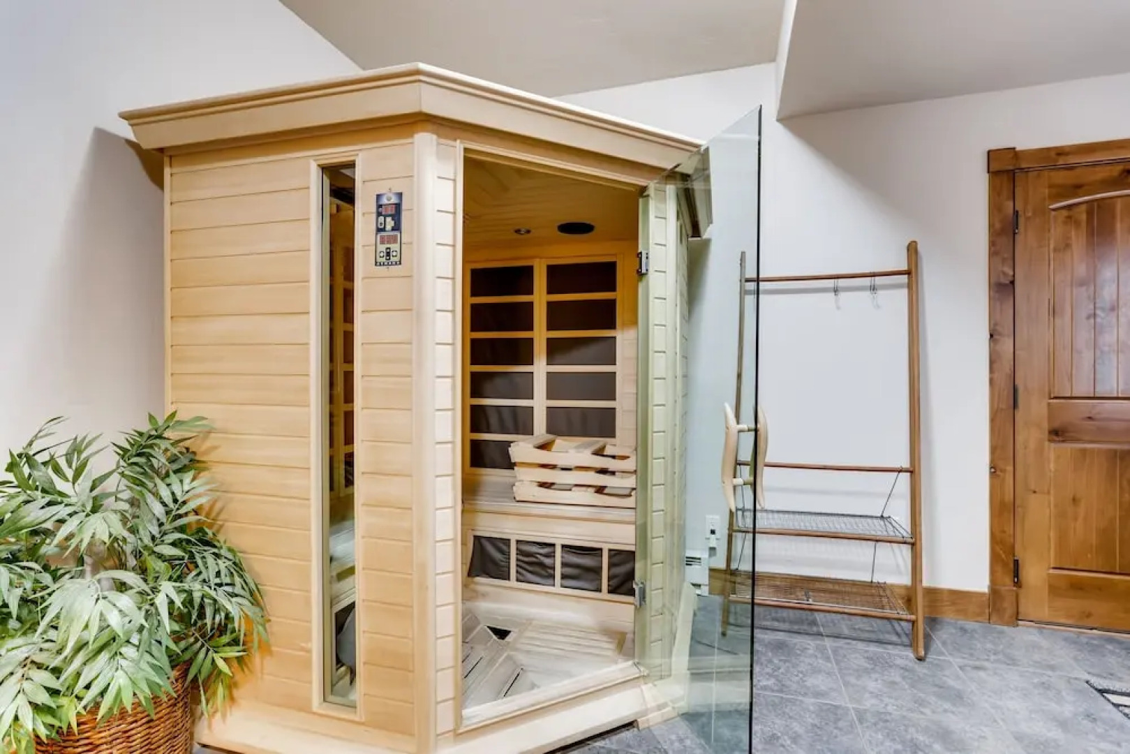 Opulent Breck Haven: Theater, Hot Tub, Billiards 7 Bedroom Home