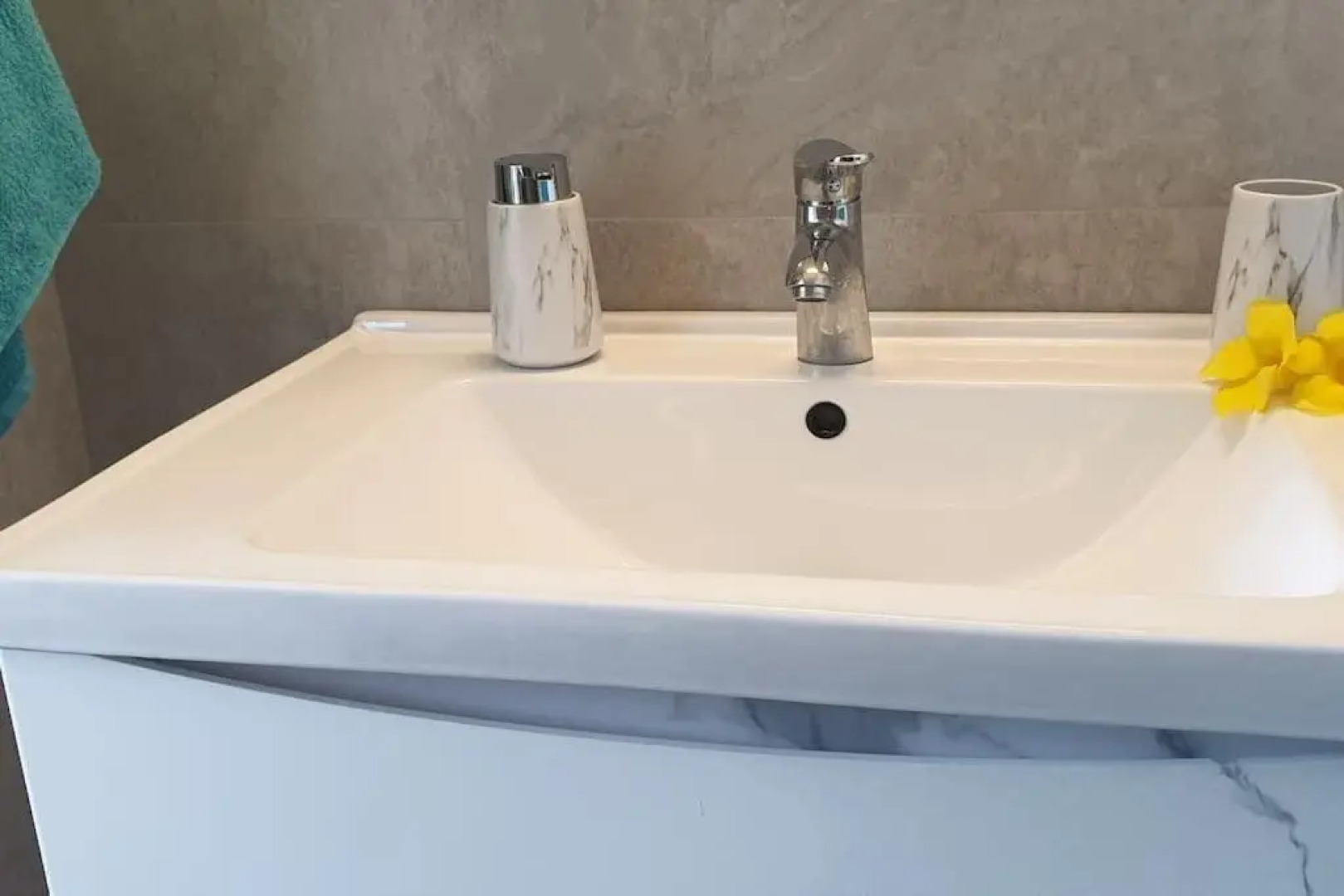 Brand new, stunning 3 bedroom apartment close to the beach!