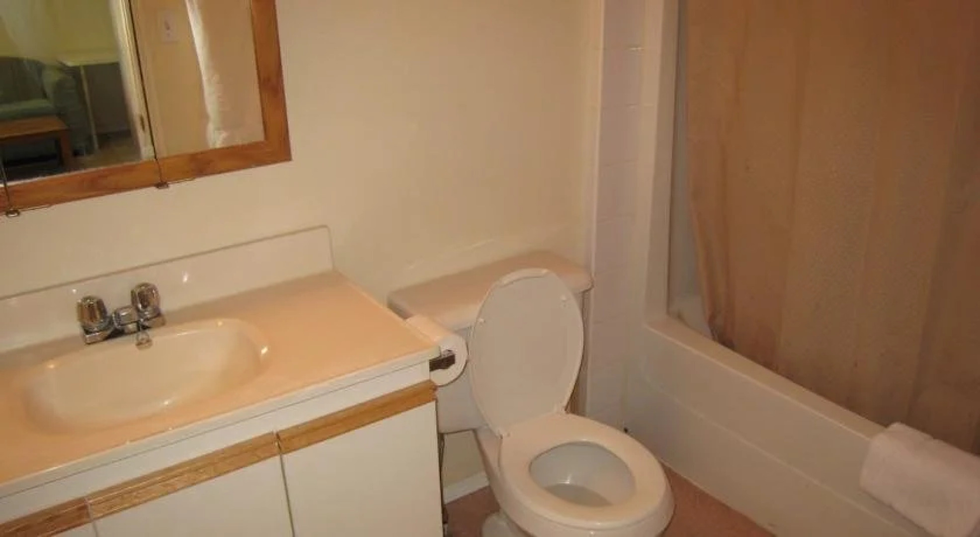 Fraser Bridge Inn & R.V Park