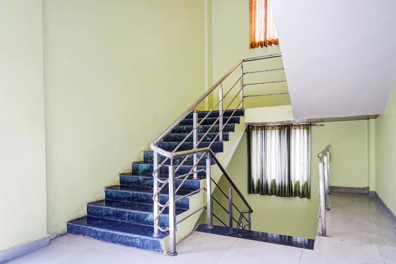 OYO 82452 Savali Garden