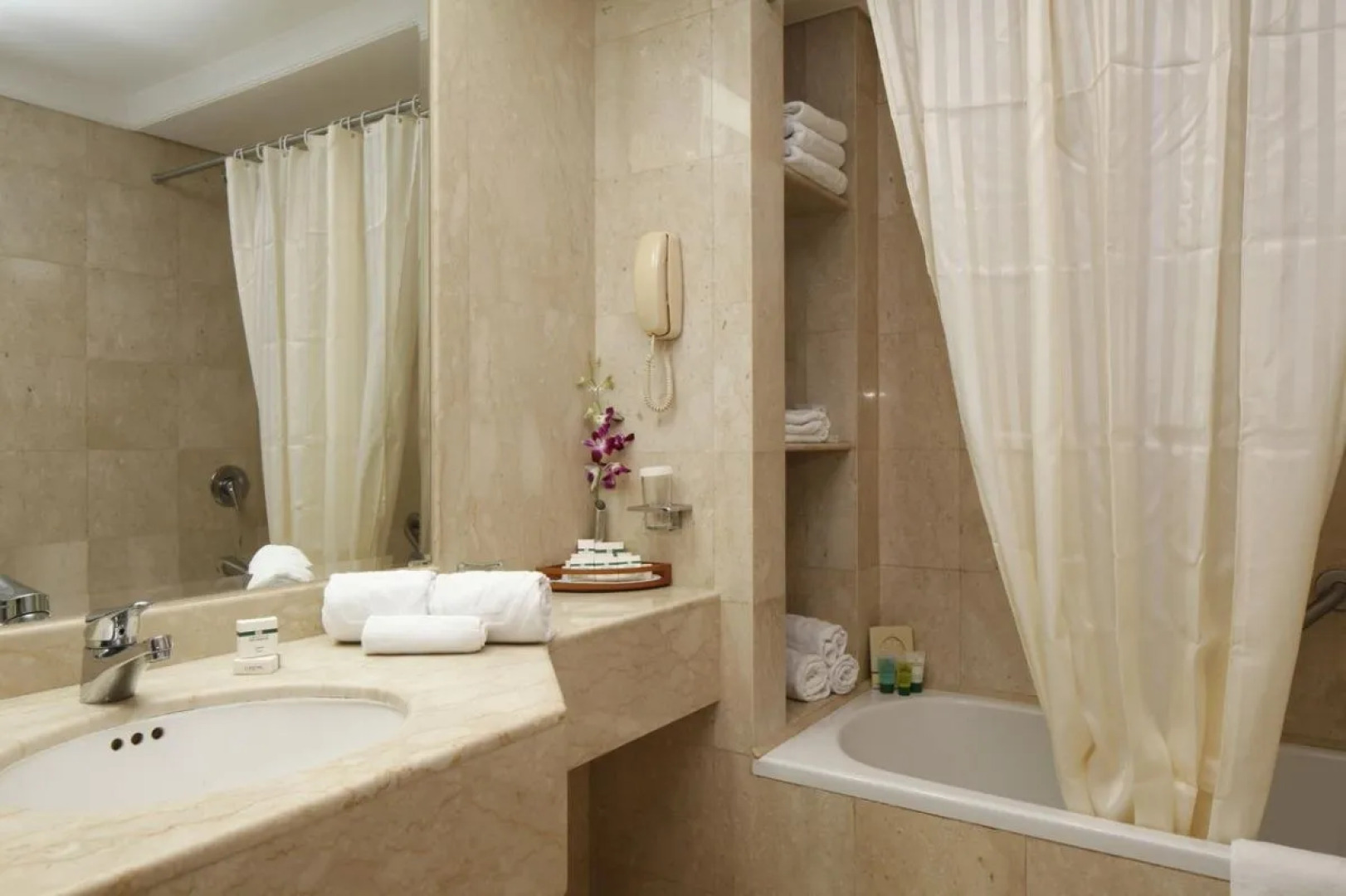 Carlton Al Moaibed Hotel