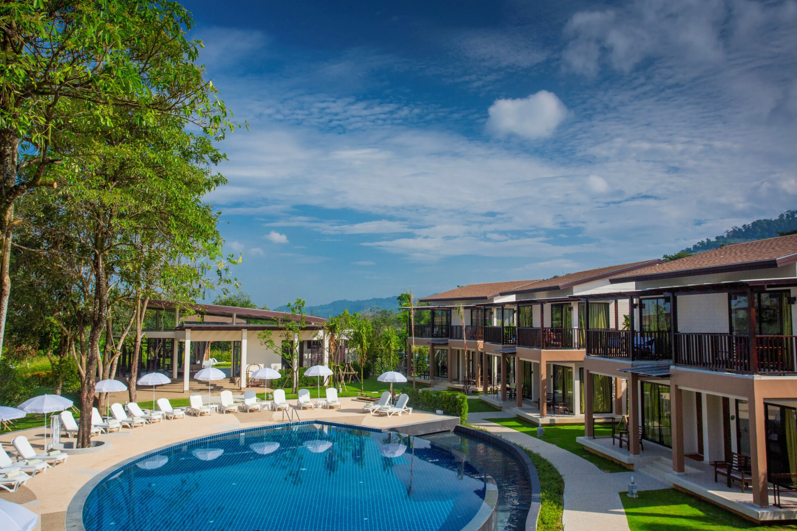 The Leaf On The Sands by Katathani