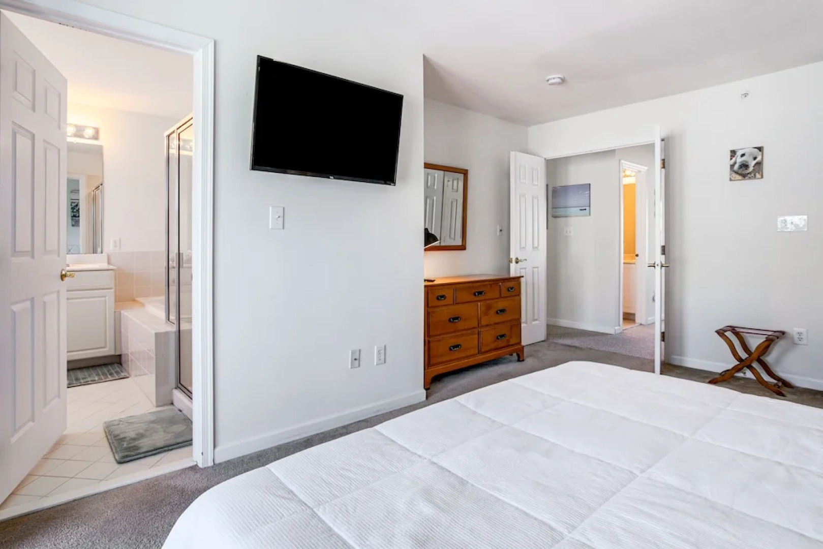 Shared Pool & Bay Access: Ocean View Retreat