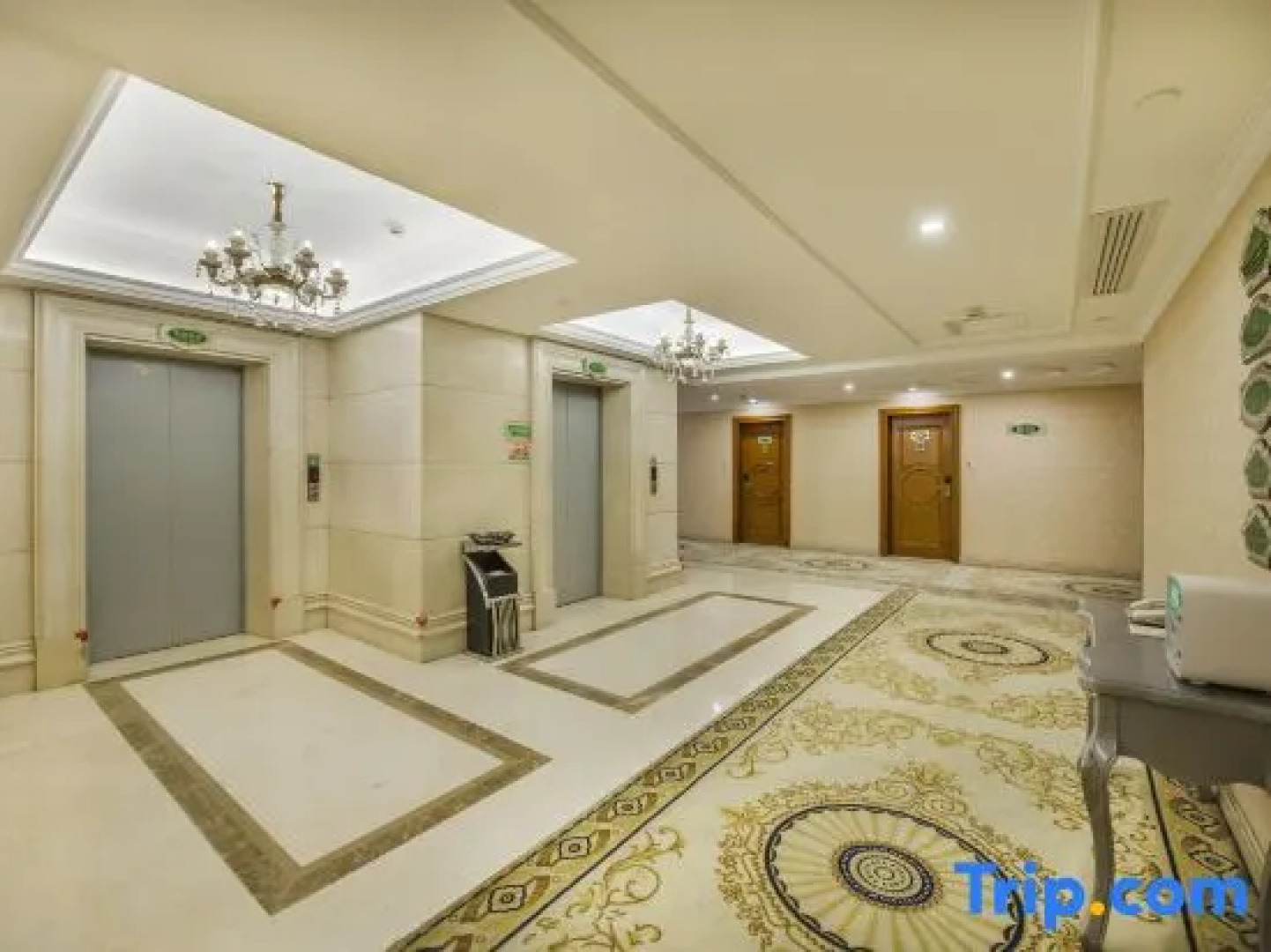 Vienna Hotel Guigang Central Square