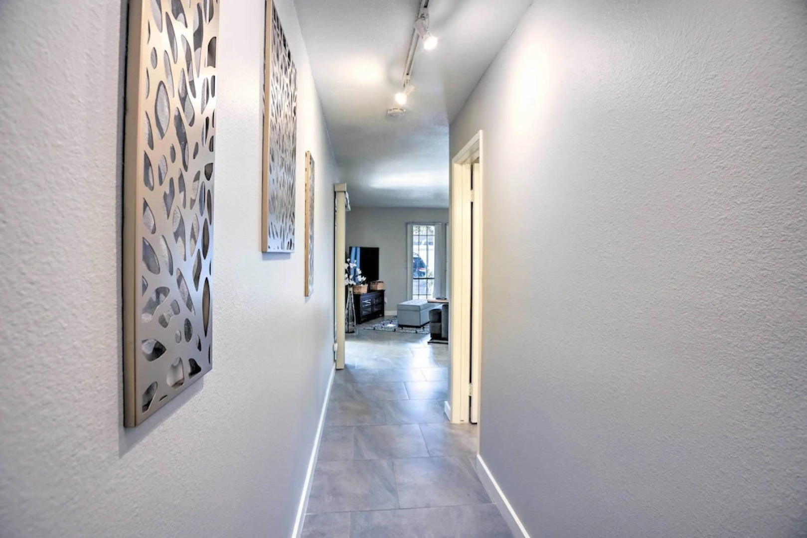 Sleek Phoenix Condo: Walk to Biltmore Fashion Park