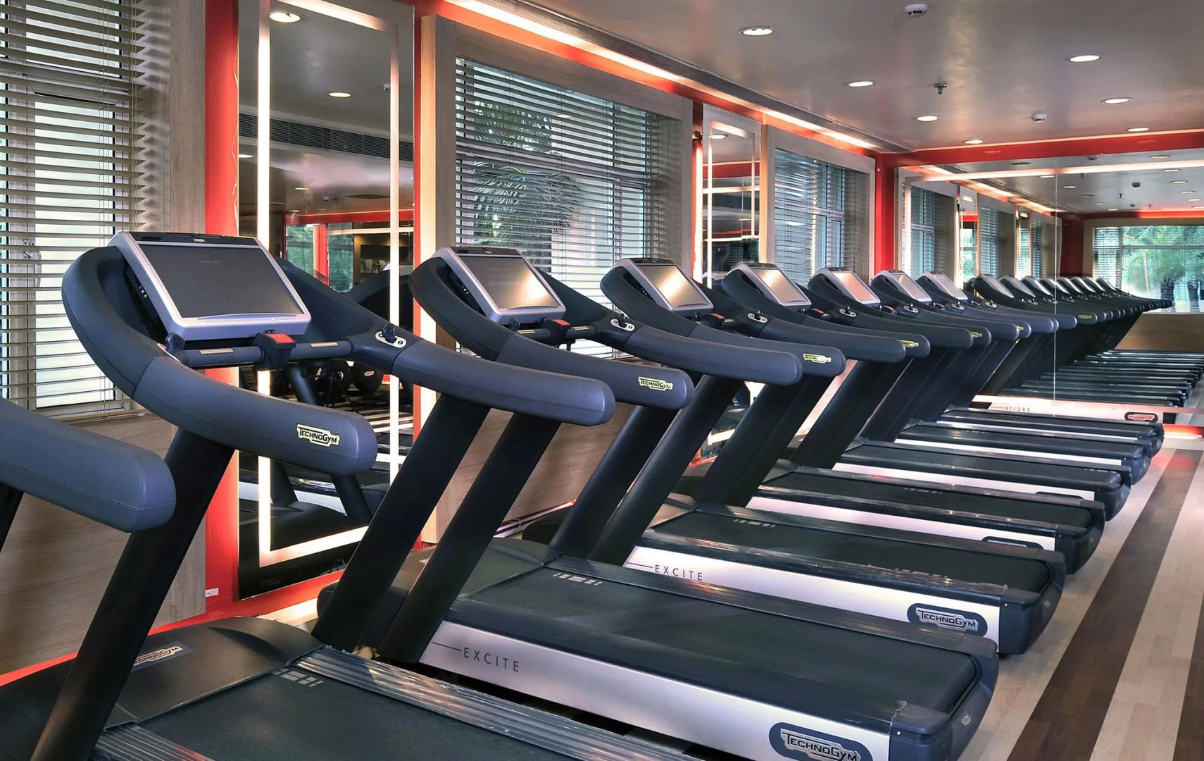 The Palms - Town & Country Club