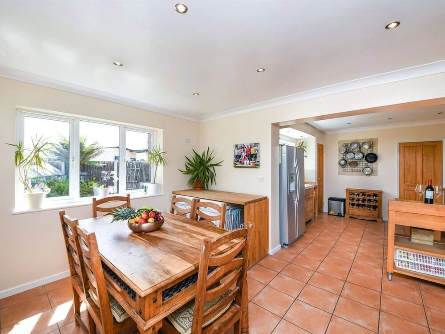 Spacious 3bed Property With Parking Large Garden