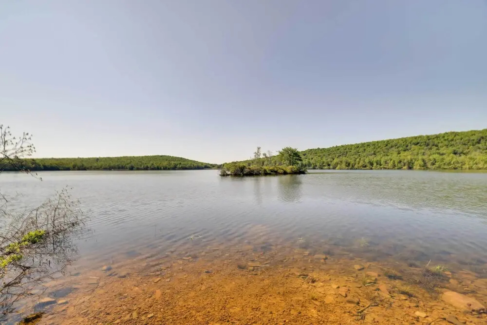 1 Mi to Big Boulder: Lakefront Unit w/ Pool Access