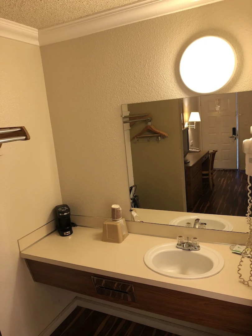 Super 8 Buttonwillow